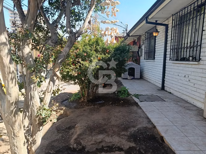 Casa esquina con gran potencial / Parque Padre  Hurtado