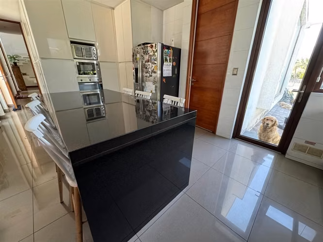 Moderna casa 6 dormitorios Brisas de Chicureo