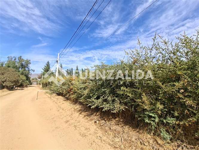 Curacaví. Sitio 9.630 m2 en Condominio. UF 2.490. Agua y Luz