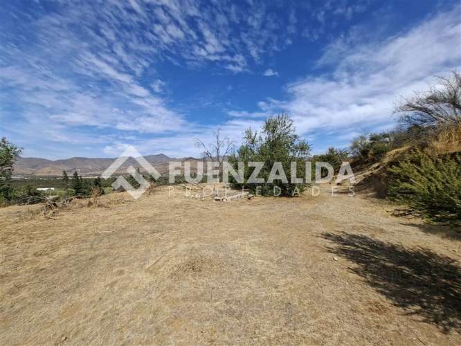 Curacaví. Sitio 9.630 m2 en Condominio. UF 2.490. Agua y Luz