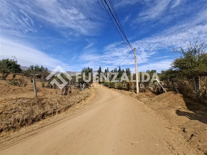 Curacaví. Sitio 9.630 m2 en Condominio. UF 2.490. Agua y Luz