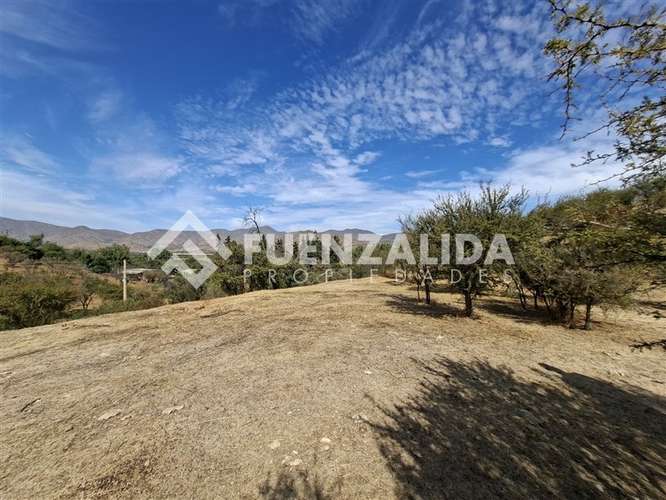 Curacaví. Sitio 9.630 m2 en Condominio. UF 2.490. Agua y Luz