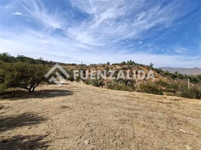 Curacaví. Sitio 9.630 m2 en Condominio. UF 2.490. Agua y Luz