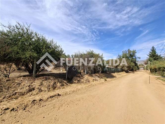 Curacaví. Sitio 9.630 m2 en Condominio. UF 2.490. Agua y Luz