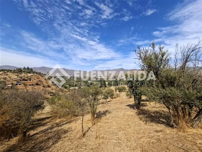 Curacaví. Sitio 9.630 m2 en Condominio. UF 2.490. Agua y Luz