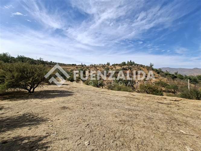 Curacaví. Sitio 9.630 m2 en Condominio. UF 2.490. Agua y Luz