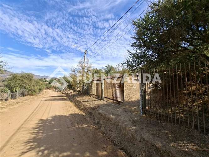 Curacaví. Sitio 9.630 m2 en Condominio. UF 2.490. Agua y Luz