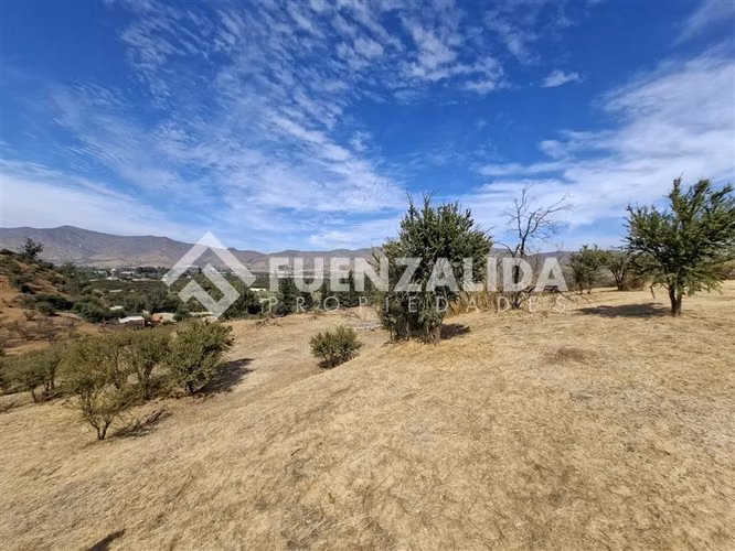 Curacaví. Sitio 9.630 m2 en Condominio. UF 2.490. Agua y Luz