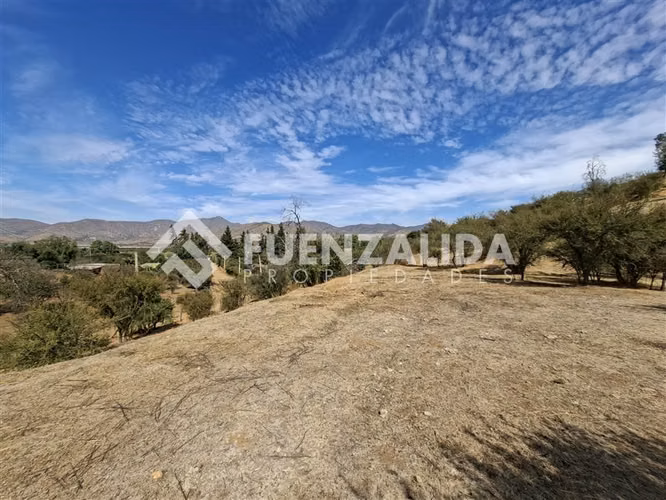 Curacaví. Sitio 9.630 m2 en Condominio. UF 2.490. Agua y Luz