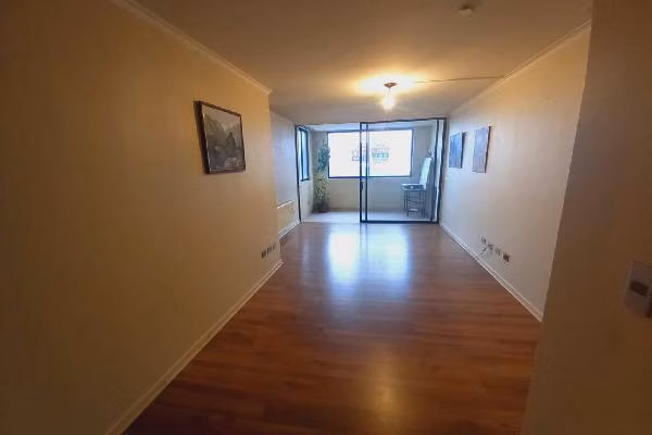 Se vende amplio depto con vista al mar en pleno centro de Puerto Montt - Imagen 2