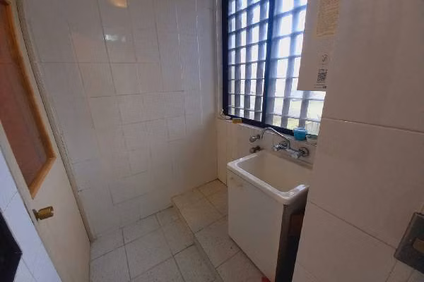 Se vende amplio depto con vista al mar en pleno centro de Puerto Montt - Imagen 8