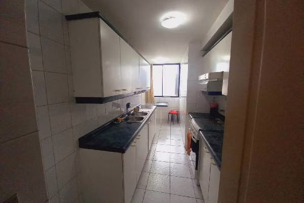 Se vende amplio depto con vista al mar en pleno centro de Puerto Montt - Imagen 5