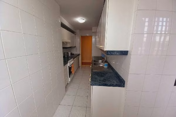 Se vende amplio depto con vista al mar en pleno centro de Puerto Montt - Imagen 7