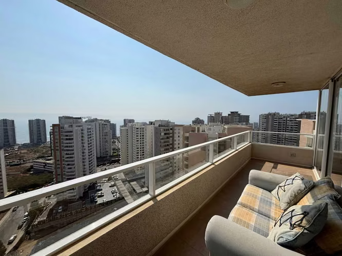 Luminoso departamento con vistas despejadas (159780)