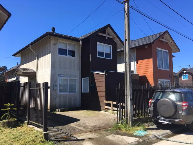 Se vende acogedora casa en sector residencial Valle Volcanes