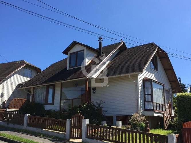 Casa cómoda y segura, cerca de clínica Puerto Varas