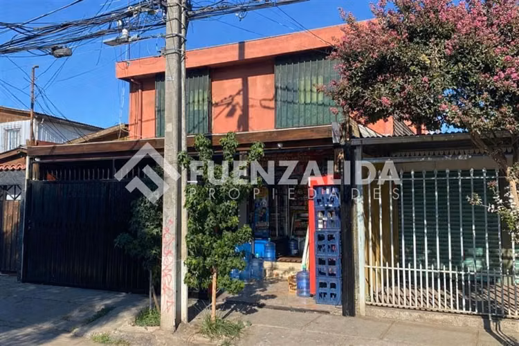 Casa en venta de 5 dorm. 3 baños en Maipú!