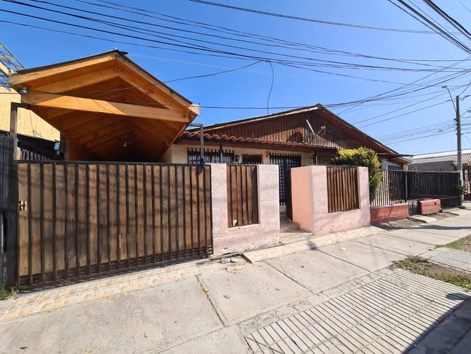 SE VENDE HERMOSA CASA 3 DORM 2 BAÑO C/ESTACIONAMIENTO - MAIPU