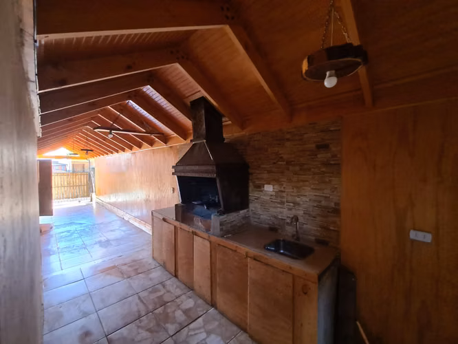 SE VENDE HERMOSA CASA 3 DORM 2 BAÑO C/ESTACIONAMIENTO - MAIPU