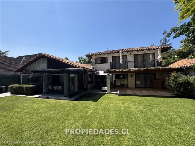 Casa en arriendo de 5 dorm. en Lo Barnechea