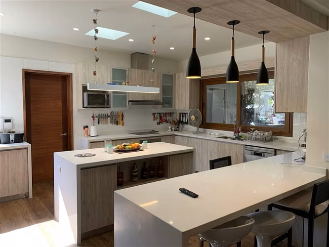 Gran casa moderna en terreno de 1300 metro en Chicureo