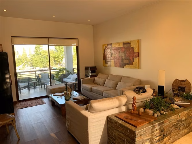 Gran casa moderna en terreno de 1300 metro en Chicureo