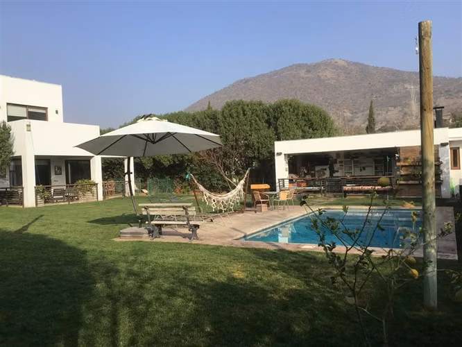 Gran casa moderna en terreno de 1300 metro en Chicureo
