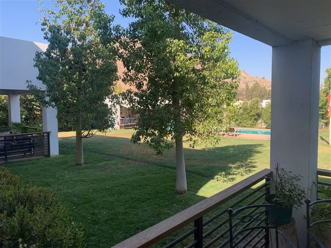 Gran casa moderna en terreno de 1300 metro en Chicureo