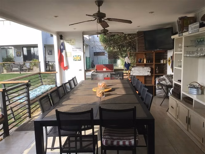Gran casa moderna en terreno de 1300 metro en Chicureo