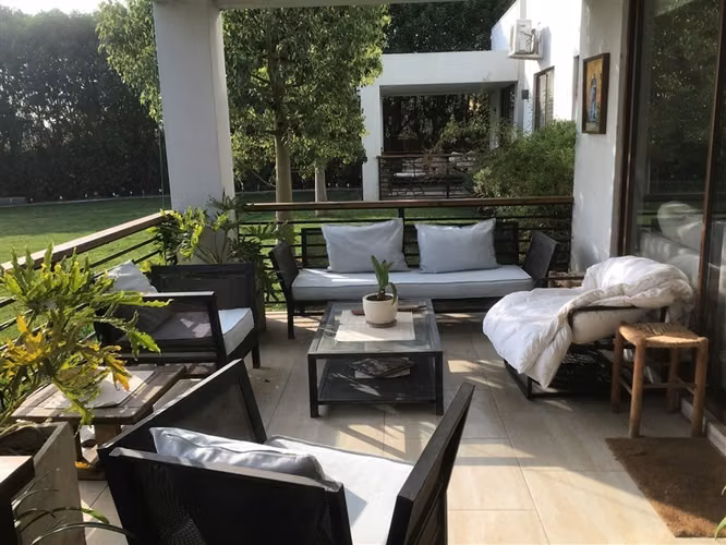 Gran casa moderna en terreno de 1300 metro en Chicureo