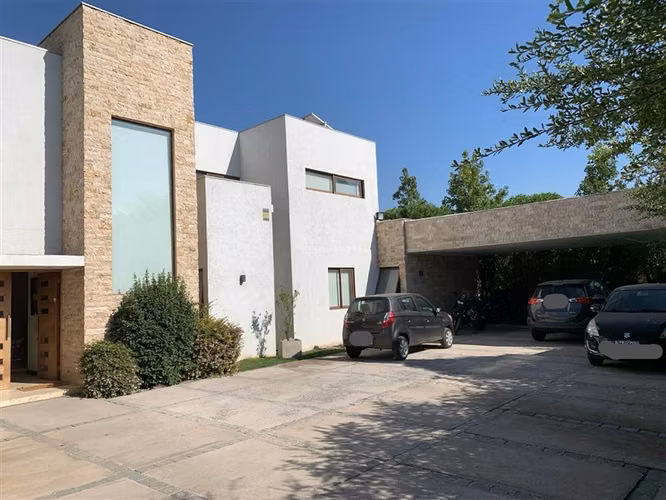Gran casa moderna en terreno de 1300 metro en Chicureo
