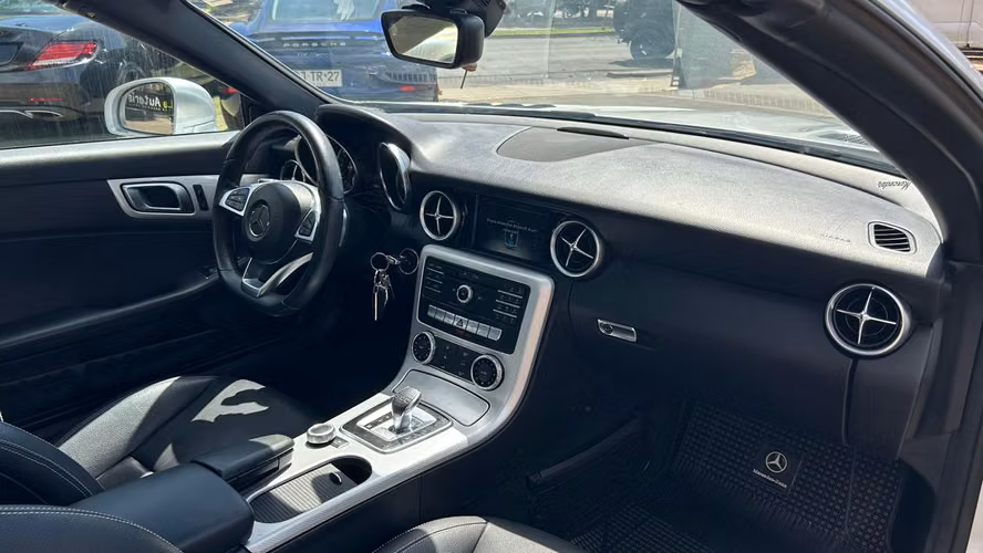 Mercedes Benz SLC-Class 200 2.0 (2020)