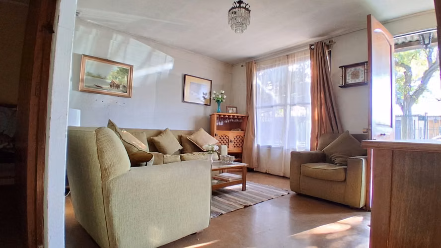 ¡Oportunidad Inversión! Se Vende Impecable Casa 3D-1B-1E en Calle Viviana/La Cisterna