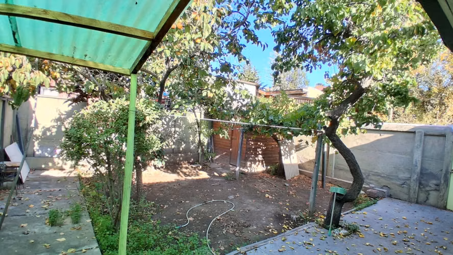 ¡Oportunidad Inversión! Se Vende Impecable Casa 3D-1B-1E en Calle Viviana/La Cisterna