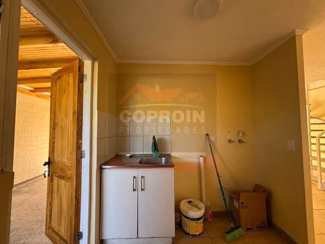 SE ARRIENDA CASA EN JARDINES DE QUILVO, ROMERAL