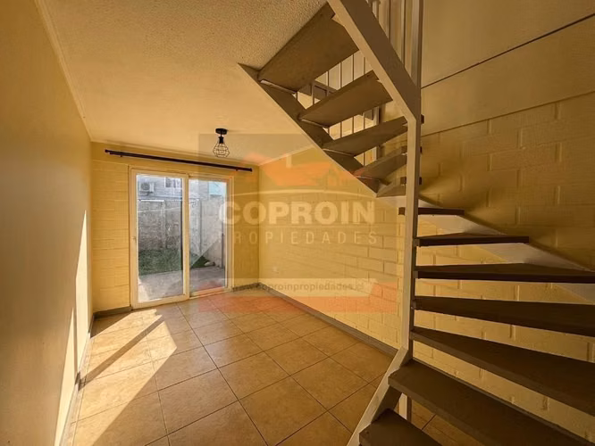 SE ARRIENDA CASA EN JARDINES DE QUILVO, ROMERAL