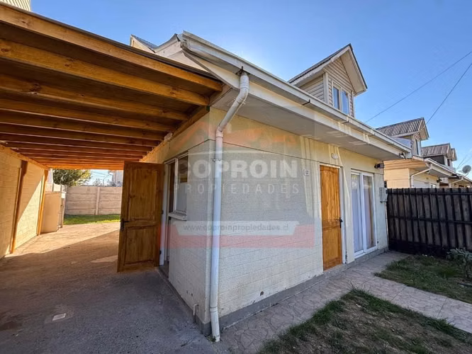 SE ARRIENDA CASA EN JARDINES DE QUILVO, ROMERAL