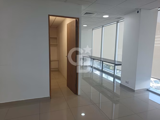 Amplia Oficina con Privado y Sala / metro Pedro de Valdivia - Imagen 8