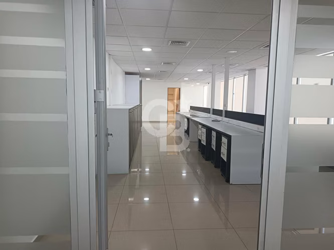 Amplia Oficina con Privado y Sala / metro Pedro de Valdivia - Imagen 13