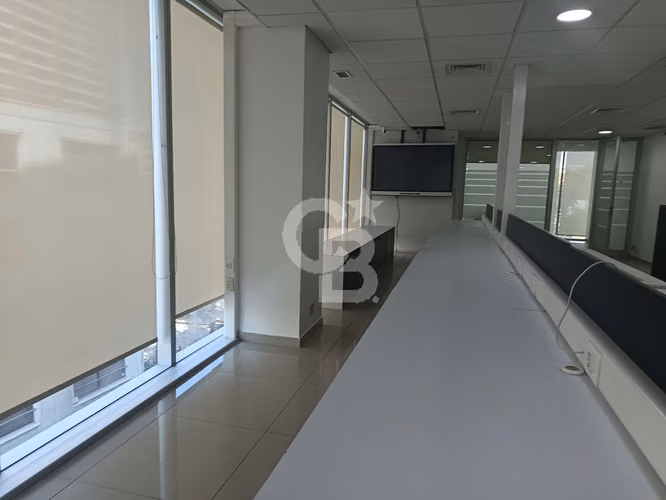 Amplia Oficina con Privado y Sala / metro Pedro de Valdivia - Imagen 7