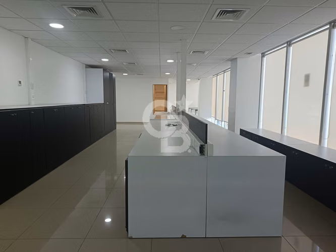 Amplia Oficina con Privado y Sala / metro Pedro de Valdivia - Imagen 4