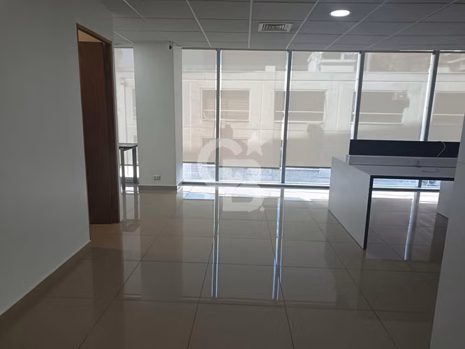 Amplia Oficina con Privado y Sala / metro Pedro de Valdivia - Imagen 3