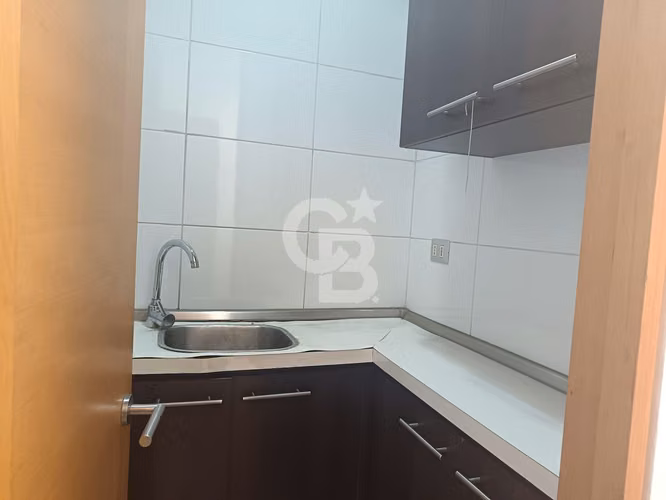 Amplia Oficina con Privado y Sala / metro Pedro de Valdivia - Imagen 10