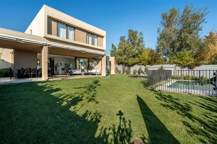 Casa en venta de 5D/4B en Piedra Roja Chicureo
