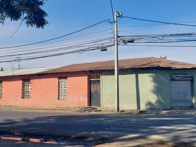 Vendo Terreno en esquina Comercial