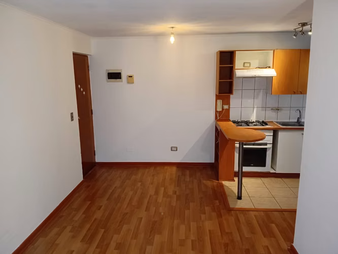 EXCELENTE DEPARTAMENTO A PASOS METRO SANTA ANA