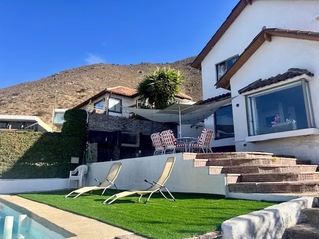 MARAVILLOSA CASA EN LOMAS DE LO AGUIRRE