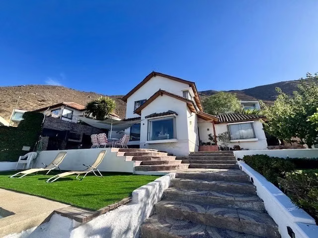 MARAVILLOSA CASA EN LOMAS DE LO AGUIRRE