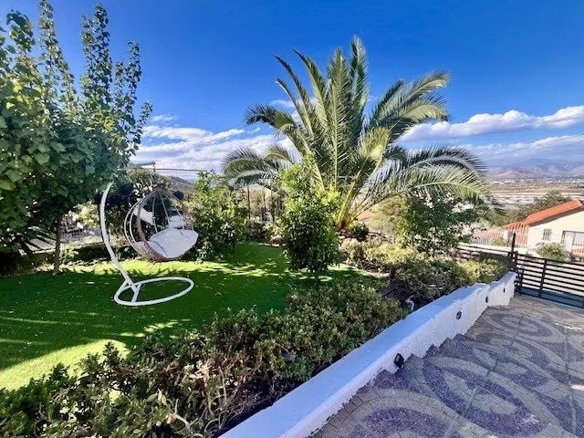 MARAVILLOSA CASA EN LOMAS DE LO AGUIRRE