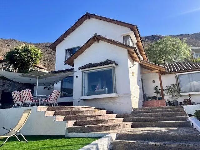 MARAVILLOSA CASA EN LOMAS DE LO AGUIRRE